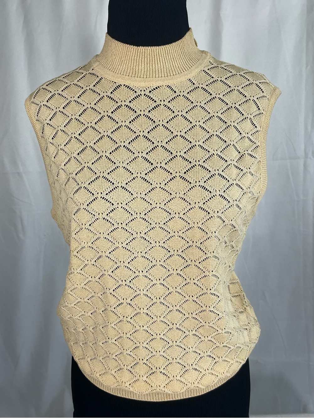 St. John Collection Golden Sleeveless Openwork Mock Turtleneck Sweater Medium